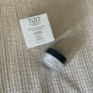 New in box TiZO Perfecting Face Cream Moisturizer Texture Radiance Firming